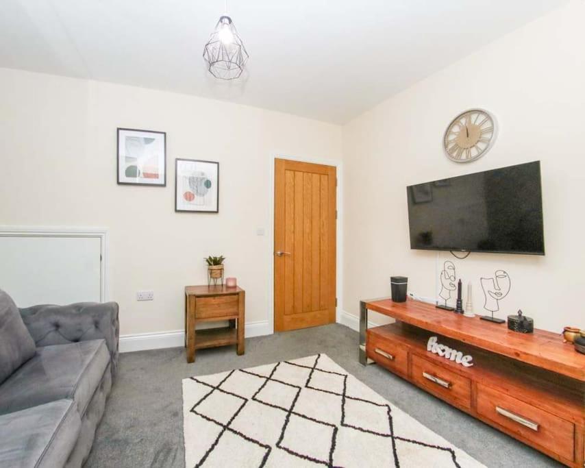 No25-Luxe Living Guest House- 2 Bed-Wifi-Free Parking-City- Beach Swansea Kültér fotó