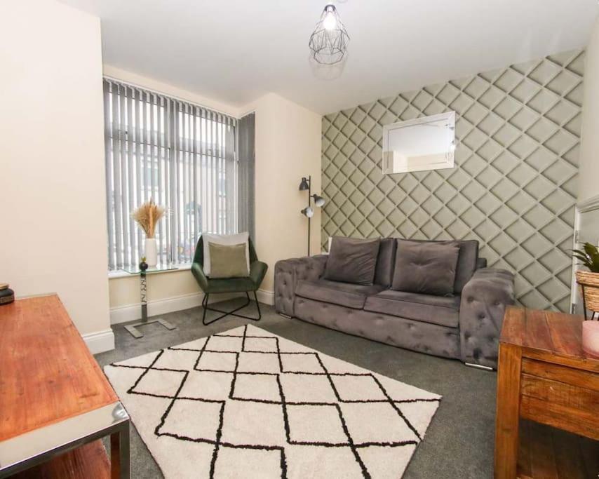 No25-Luxe Living Guest House- 2 Bed-Wifi-Free Parking-City- Beach Swansea Kültér fotó
