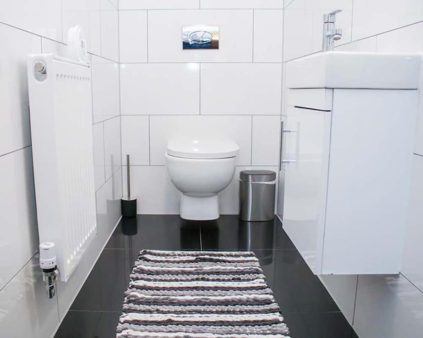 No25-Luxe Living Guest House- 2 Bed-Wifi-Free Parking-City- Beach Swansea Kültér fotó