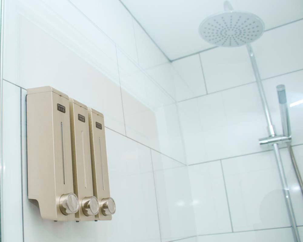 No25-Luxe Living Guest House- 2 Bed-Wifi-Free Parking-City- Beach Swansea Kültér fotó